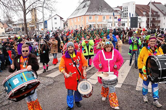 Bild 13: 29 Gruppen beim Jubiläumsumzug in Mühlhofen
