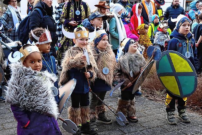 Bild 10: Unvergessliche Momente: Der Kinderumzug und Rathaussturm in Unterkirnach – Bilder des Narrensamens!