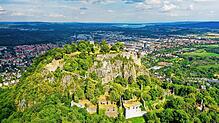 Ein Panoramablick über die Bodenseeregion: Das bietet die Festungsruine Hohentwiel in Singen.