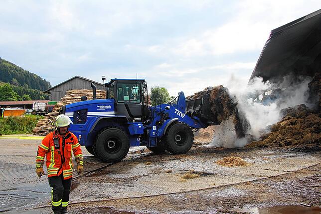 Bild 15: Scheune brennt: Bilder vom Großeinsatz der Feuerwehr in Bernau-Goldbach