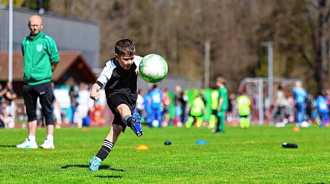 Bild 14: Kleine Kicker ganz groß! Unsere Bilder vom F-Jugendturnier des SC Bankholzen-Moos