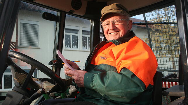 Karl Traber, so wie ihn die Menschen in der Region kennen. Lieber in seiner Holzmacherjacke, als in einem Anzugsjackett.