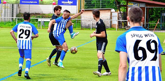 Bild 13: Spvgg. Wehr setzt sich bei der Qualifikation zum Rothaus-Bezirkspokal mit 2:0 gegen den FV Fahrnau durch &ndash; und wir haben Bilder!