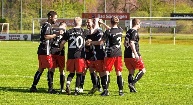 Bild 1: FC Wallbach besiegt den FC Hochrhein mit 1:0 &ndash; und wir haben Bilder!