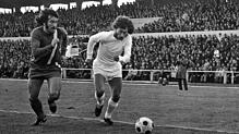 Guntram Gentes (links) duelliert sich im Freundschaftsspiel 1975 zwischen Pirmasens und Real Madrid mit Paul Breitner. Zwei Jahre später ...