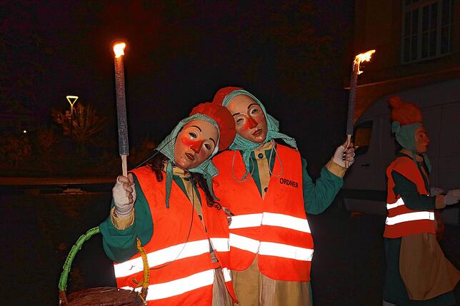 Bild 4: Narren heizen bei Fasnachts-Proklamation ein