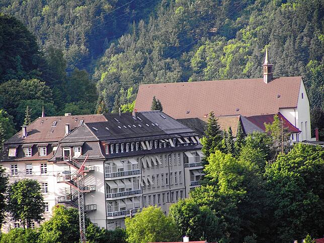 Das Loreto Krankenhaus Stühlingen schließt zum 31. Juli, das MVZ soll aber weiter betrieben werden (Archivbild)