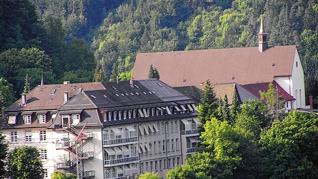 Das Loreto Krankenhaus Stühlingen schließt zum 31. Juli, das MVZ soll aber weiter betrieben werden (Archivbild)