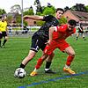 Der FC Bad Dürrheim (Jan Ammann, links) verlor mit 1:8 gegen den SV Denkingen (Adrian Dumitru).
