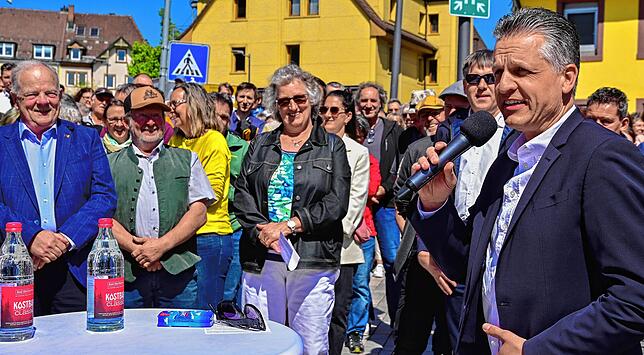 Der Bundestagsabgeordnete und Kanzleramtsminister Thorsten Frei gratuliert zur gelungenen Marktplatzsanierung und bezeichnet diesen als ...