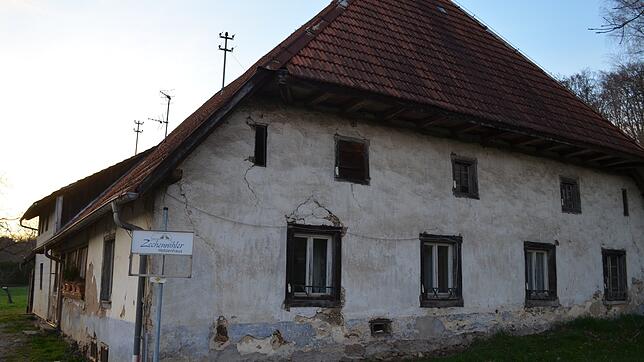 Wer es einmal betritt, kann seinem Flair nicht widerstehen – sind sich die Mitglieder des Zechenwihler Hotzenhaus e.V. sicher. Mit einem ...