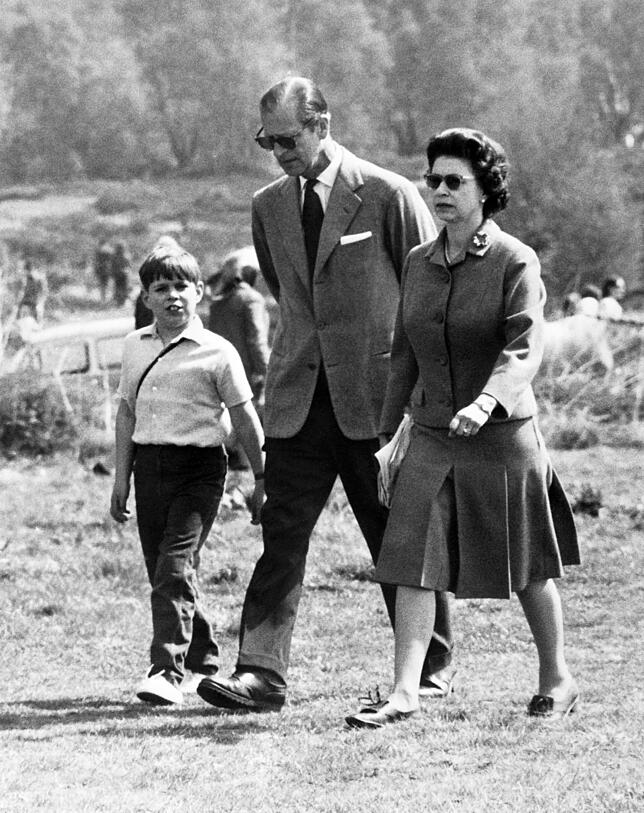Familienausflug im April 1968: Andrew (von links) mit seinen Eltern Prinz Philip und Königin Elizabeth II. bei einem Reitturnier.