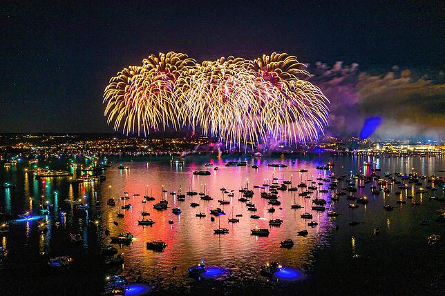 Bild 2: Spektakuläre Bilder vom Feuerwerk bei Seenachtfest und Fantastical 2022