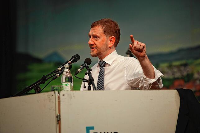Bild 10: Gute Laune und volles Festzelt bei der Rede von Michael Kretschmer