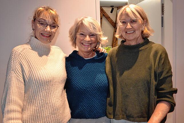 Regina Lorenz, Birgit Ziegler und Lisa Bitzenhofer gehören zum Familiengottesdienstteam, das bei jeder Frauenfasnet autritt.
