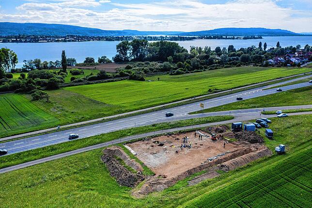 700 Quadratmeter groß ist das Grabungsfeld auf der früheren Richtstätte zwischen Allensbach und Hegne an der B33. Die Neubauarbeiten an ...