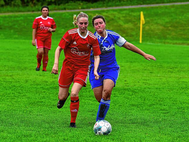 Bild 17: Fußballerinnen des SV Niederhof startet mit deutlichem 11:0-Derbysieg gegen die SG Hotzenwald in die neue Landesliga-Saison