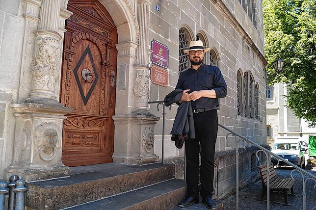 Als Treffpunkt für ein Gespräch über sein Krimidebüt hat Christian Schlindwein nicht unbeabsichtigt das Überlinger Stadtarchiv auserkoren.