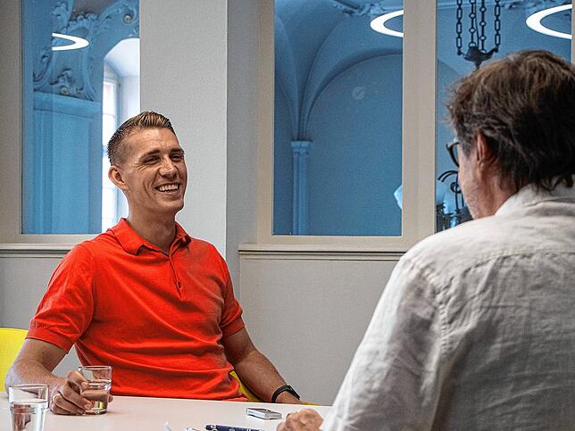 Nils Petersen (links) im Gespräch mit SÜDKURIER-Mitarbeiter Ralf Mittmann.