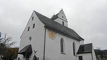 Die katholische Pfarrkirche in Ippingen erhält derzeit ein neues Innenleben. Die Renovierungen liegen im Zeitplan. Bild: Franz Dreyer