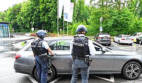 Nach einem Hinweis auf eine bewaffnete Person im Bereich der Notaufnahme des Klinikums Friedrichshafen ist die Polizei am Freitag kurz ...