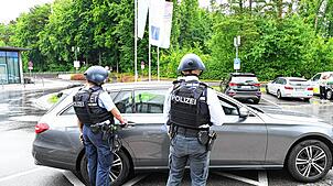 Nach einem Hinweis auf eine bewaffnete Person im Bereich der Notaufnahme des Klinikums Friedrichshafen ist die Polizei am Freitag kurz ...
