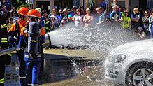 Wasser marsch! Im vergangenen Jahr probte die Feuerwehr Uhldingen-Mühlhofen, hier die Jugendfeuerwehr, in Mühlhofen. Am bevorstehenden ...