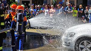 Wasser marsch! Im vergangenen Jahr probte die Feuerwehr Uhldingen-Mühlhofen, hier die Jugendfeuerwehr, in Mühlhofen. Am bevorstehenden ...