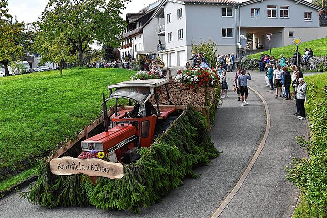 Bild 29: Das 62. Erntedankfest in Berau wurde traditionell von der Trachtenkapelle Berau veranstaltet
