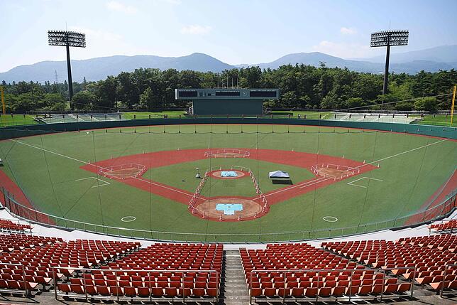 Das Azuma-Baseball-Stadion am Stadtrand von Fukushima. Hier, 90 Kilometer entfernt von der Atomruine, sollen 2020 die olympischen ...