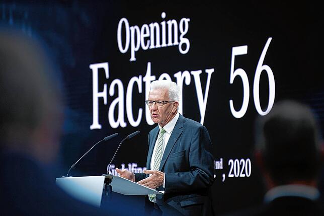 Baden-Württemberg Ministerpräsident Winfried Kretschmann (Bündnis 90/Die Grünen) bei der Eröffnung der neuen S-Klasse-Fabrik Factory 56 ...