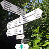 Ein Wanderwegweiser des Schwarzwaldvereins in Laufenburg.