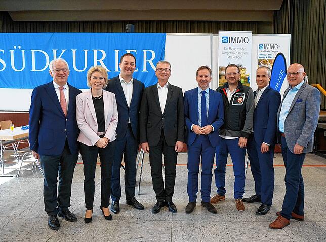 Besondere Gäste: Bei der Eröffnung (von links): Heinz Rombach (Vorstandsvorsitzender Sparkasse Hochrhein), Petra Dorfmeister ...
