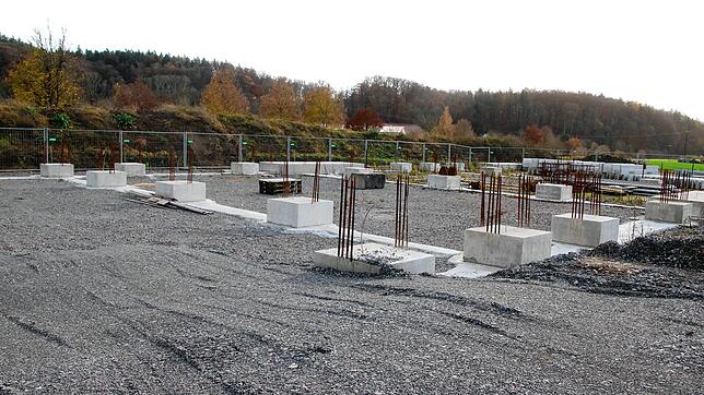 Seit fast fünf Monaten ruht der Betrieb auf der Baustelle des geplanten Modeparks Röther im Gewerbegebiet Horheim. Aufgeben will das ...