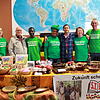 Der gemeinnützige Verein S.T.E.P. Uganda mit Peter Kanele (von links): Johanna Mutscheller, Winfried Ays, Johnson Mugoya, Elizabeth ...