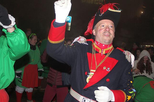 Mario Mosbacher dirigiert die Stadtharmonie Villingen.