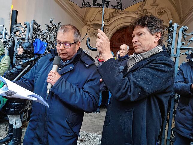 Bild 8: Mehr als 700 Menschen demonstrieren für mehr Menschlichkeit und Toleranz