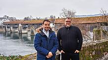 Nicht nur die Übernachtungszahlen freuen Manuel Elis, Fachbereichsleiter Soziales, Bildung und Kultur, und Tourismus- und ...
