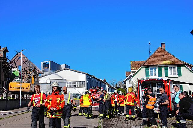 Bild 23: Bauernhaus in Albbruck brennt lichterloh - Bilder des Einsatzes