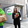 Melanie Gessler (Mitte) stellte die Fläche in der Franz-Knapp-Passage zur Verfügung, sodass Florian Ziegler (links) einen seiner ...