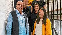 Ehrungen beim Skiclub Vöhrenbach: Unser Bild zeigt (von links) vorne Joachim Schumacher, Erhard Weisser und Andrea Schumacher und Lara ...