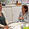 Charlotte Dreßen (rechts), Leiterin der Gebhardschule, zieht im Gespräch mit SÜDURIER-Redakteurin Kirsten Astor Bilanz nach zehn Jahren ...