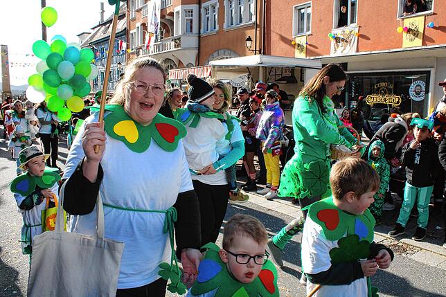 Bild 3: Kinderumzug und Setzen des Kindernarrenbaums in Stockach (Teil 1)
