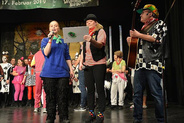 Bild 17: Narrentreffen der Urviecher-Zunft: Bilder vom Bunten Abend