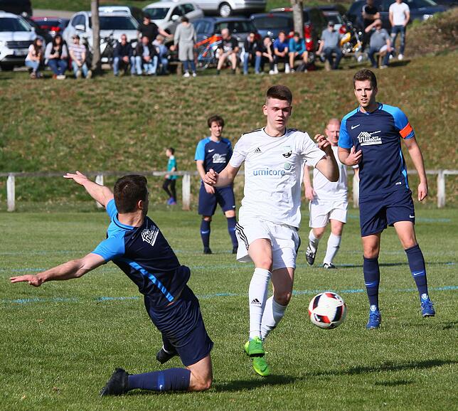 Bild 10: Die Spvgg. Brennet-Öflingen besiegt den FC Wehr mit 3:2 – und wir haben die Bilder