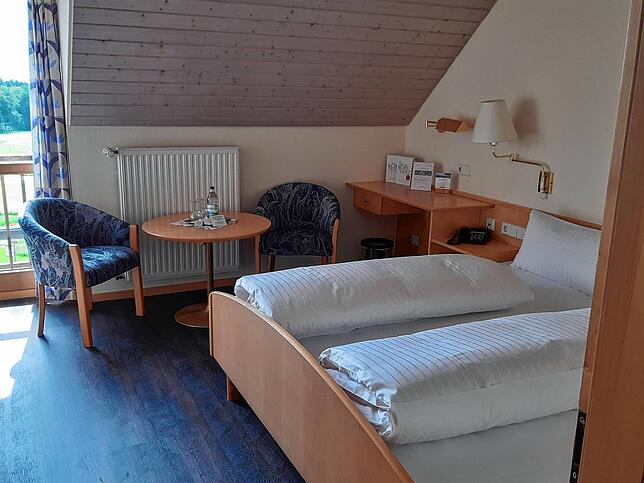In den Zimmern des Berggasthof Höchsten ist von der anhaltenden Corona-Zeit nicht viel zu spüren. Auch davor wurde sehr viel Wert auf ...