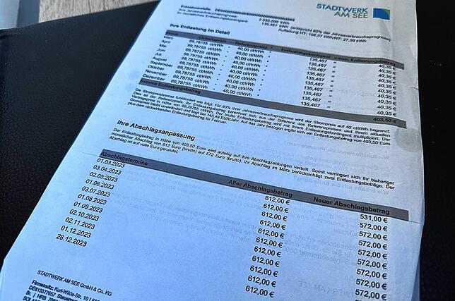 Mit Strom heizen ist teuer. Die Abschlagszahlung in einer Wohnung liegt bei 572 Euro monatlich.