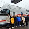 Dieser IC 2 wurde nun auf den Namen „Hegau“ getauft. Mit dabei waren (von links): Volkertshausens Bürgermeister Marcus Röwer, Singens OB ...