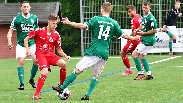 Abgang: Emanuel Esser (2. von links) ist einer von bisher acht Abgängen beim FV Lörrach-Brombach in der Winterpause.