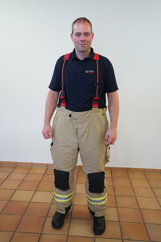 Bild 2: Die Verwandlung zum Feuerwehrmann: Diese Ausrüstung wird im Einsatz benötigt